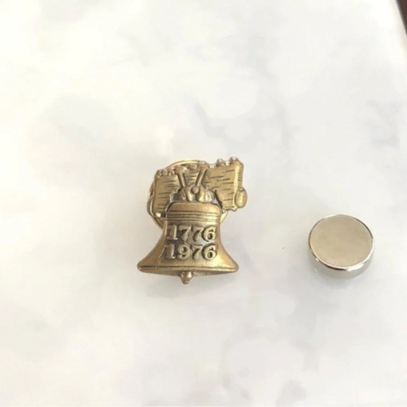 Vintage Jewelry - Vintage Liberty Bell Pin